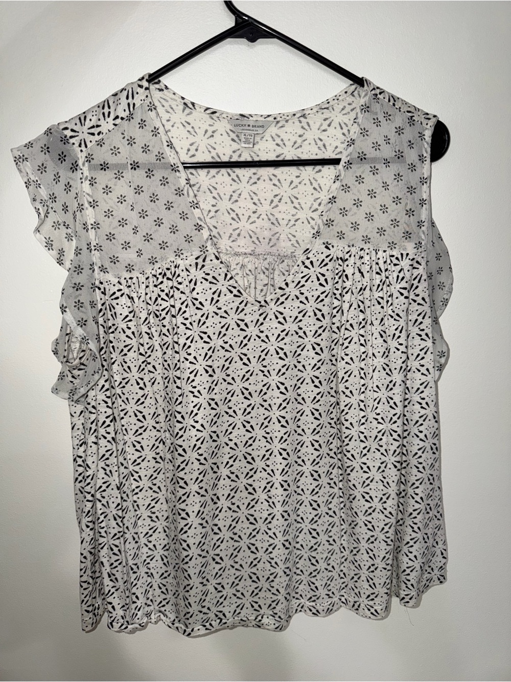 Lucky Brand White Blouse with Black Geometric Print and Flutter Sleeves